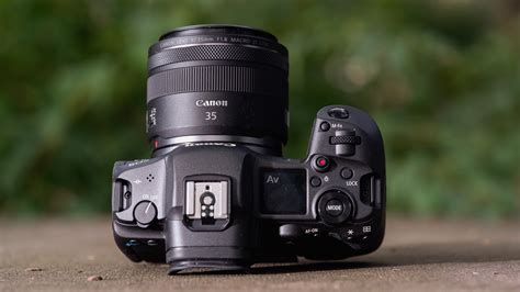 Canon EOS R5 review .